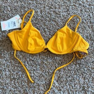 Maaji reversible top. NWT. Size L